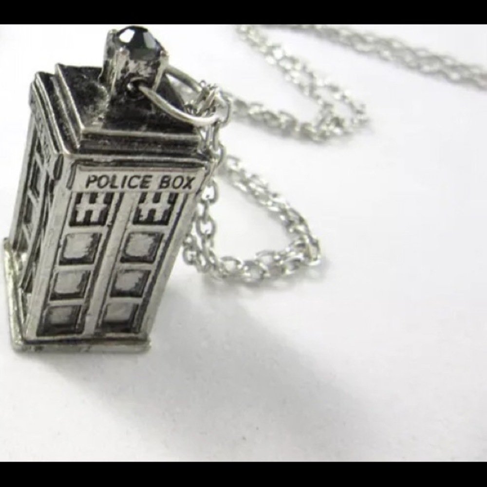 * SALE 1DayLeft* Doctor Who Tardis Necklace w/💎